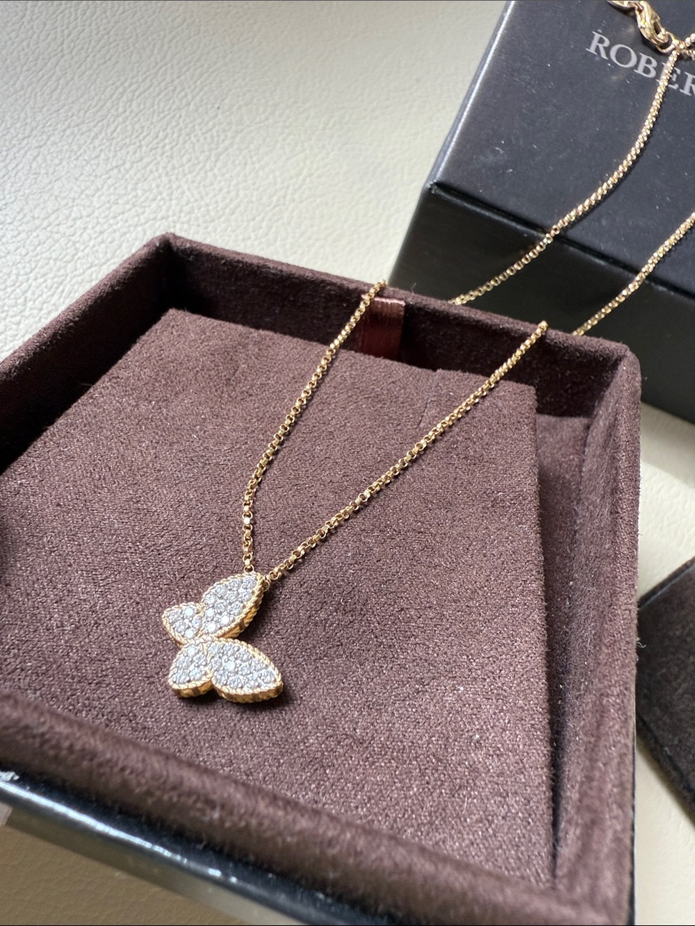 Roberto Coin Butterfly 18k YG diamond necklace 18 inches - Picture 4 of 12